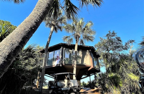 Saint Helena Island House | ⭐Intimate and Updated Treehouse with Breathtaking Marsh Views⭐