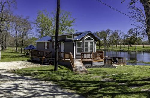 Emory House | Intimate Chic Cabin Suitable for Four with Private Deck in Texas