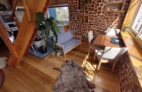 Woodbridge Cottage | Intimate, earthy cottage in Tranquil Setting