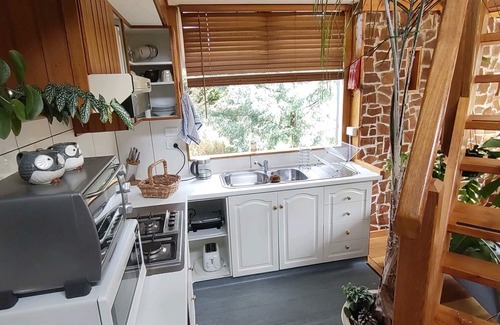 Woodbridge Cottage | Intimate, earthy cottage in Tranquil Setting