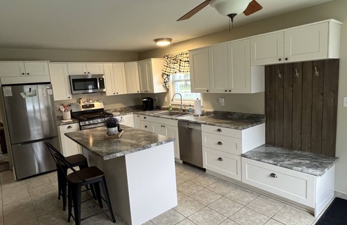 Omro House | Intimate Remodeled Cottage with Fox River View
