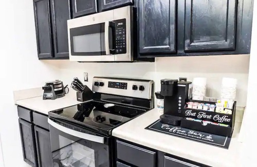 Greensboro House | Intimate stay&private community w/theatre room mins from downtown&close to lake!