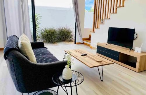 Albion House | Into the Sun - Modern Holiday Home