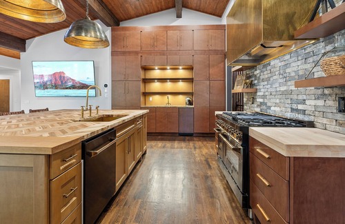 Atlanta House | Intown Mountain Retreat a magical oasis, sauna, gym, pool table