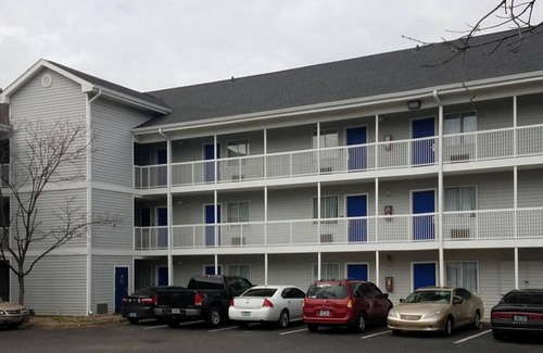 Buechel Apartment | InTown Suites Extended Stay Louisville KY - Airport