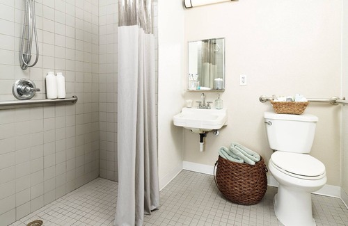 Buechel Apartment | InTown Suites Extended Stay Louisville KY - Airport