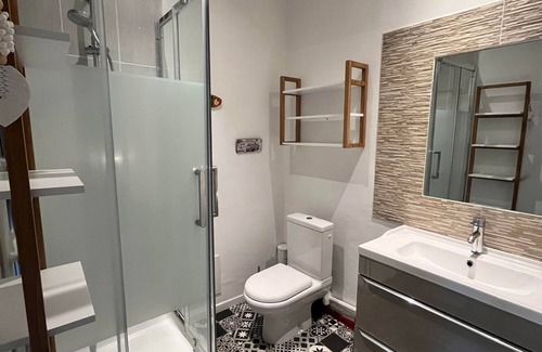 Aigues-Mortes Apartment | Intra-muros- Appartement Avec Balcon et Carte Parking