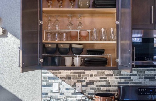 Westcliffe House | INTRO RATES: Quiet 2-Level w/Valley Overlook, StarLink - Ideal for 2 Couples