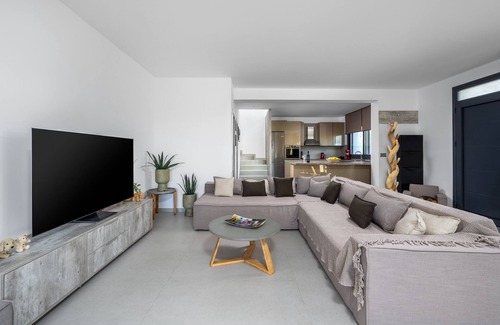 Petaloudes Villa | Introducing our Brand-new Penelope Villa. You can Enjoy the Spectacular Sunsets