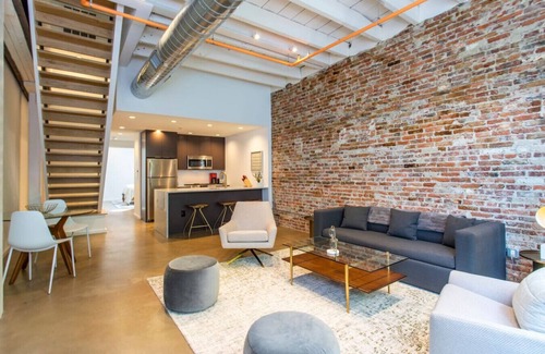 Washington Square West House | Inventors' Loft - Luxury, Upscale, Quiet 2BD!