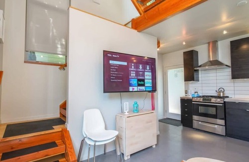 Belmont Apartment | #InvestREPM Buckman Spacious Modern Rowhouse