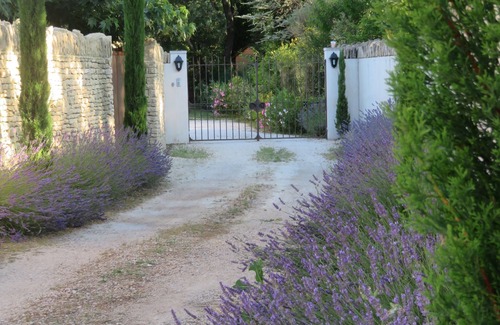 Menerbes Cottage | Invitation to idleness (2)