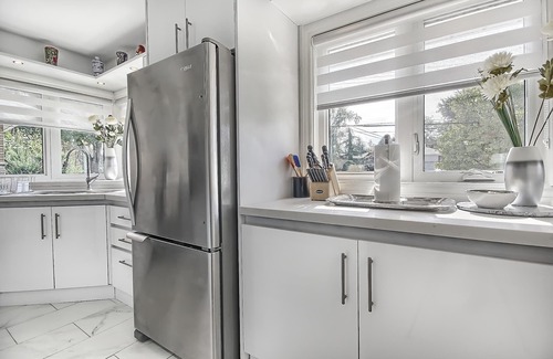 Victoria Village House | Invite your family and friends to Toronto. Book short- or long-term stay.