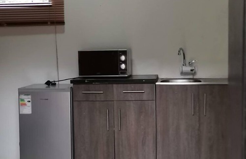 Greater Johannesburg Metropolitan Area Cottage | Inviting 1-Bed Cottage in Randburg