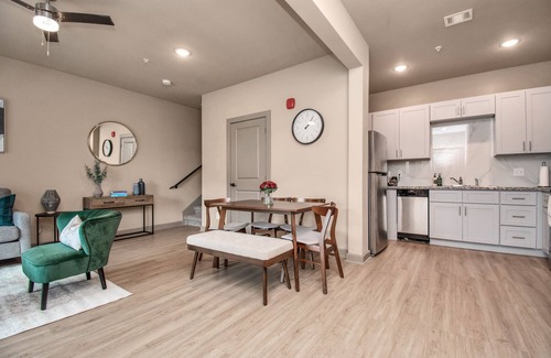 Bammel Apartment | Inviting 2/2.5 Apt, Full Kitch, W/D, FreeParking!