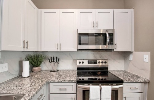 Bammel Apartment | Inviting 2/2.5 Apt, Full Kitch, W/D, FreeParking!