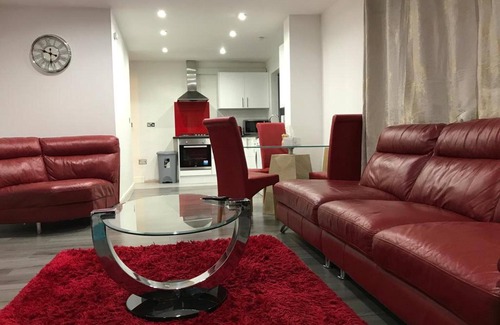 Lacey Green House | Inviting 2-bed Fully Furnished House-high Wycombe