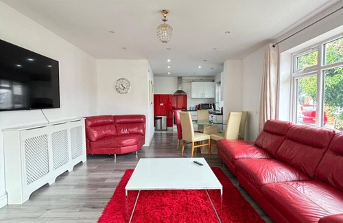 Lacey Green House | Inviting 2-bed Fully Furnished House-high Wycombe