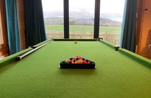 Ashton Under Hill House | Inviting 2-Bedroom Cabin in Ashton Under Hill