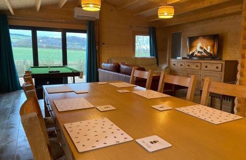 Ashton Under Hill House | Inviting 2-Bedroom Cabin in Ashton Under Hill