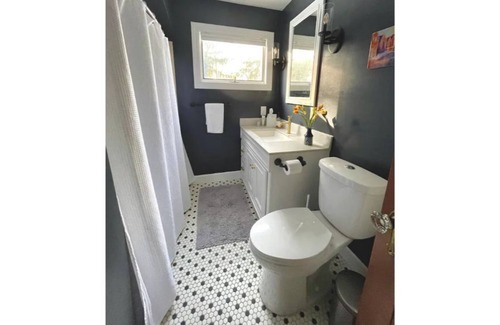 Ann Arbor House | Inviting 2-bedroom Tudor home