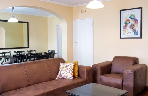Target Area Apartment | Inviting 3-Bed Apartment In The City