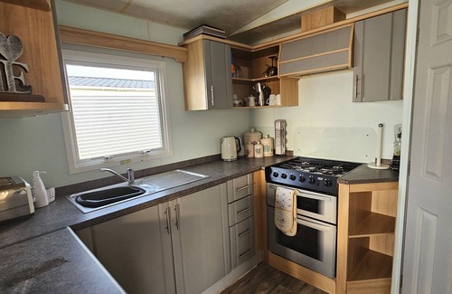 Porthcawl Ski Chalet | Inviting 3-Bed Caravan in Porthcawl