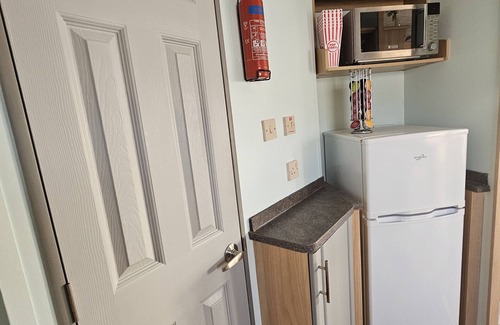 Porthcawl Ski Chalet | Inviting 3-Bed Caravan in Porthcawl