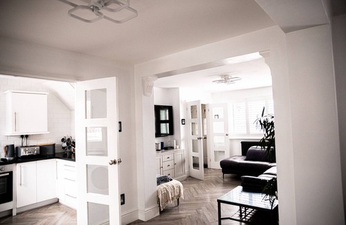 Offerton House | Inviting 3-Bed House in Manchester