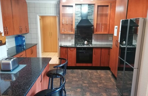 Kempton Park House | Inviting 3-bed House in Kempton Park