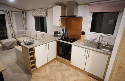 Wesham Cabin | Inviting 3-Bed Lodge in Preston hot tub