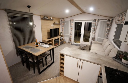 Wesham Cabin | Inviting 3-Bed Lodge in Preston hot tub