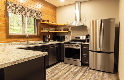 Cooke City-Silver Gate Cabin | Inviting 3-Bedroom Retreat with Mountain Views – Minutes from Yellowstone’s Northeast Entrance