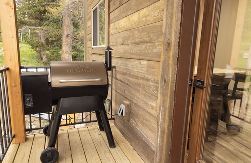 Cooke City-Silver Gate Cabin | Inviting 3-Bedroom Retreat with Mountain Views – Minutes from Yellowstone’s Northeast Entrance