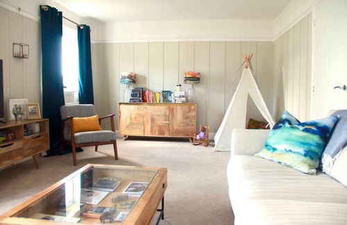 Kirkliston House | Inviting 4 bed home for Edinburgh Fringe Festival & Scotland Exploration