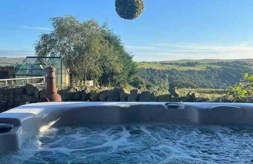 Pecket Well RV Rental | Inviting 4 Berth Caravan in Hebden Bridge