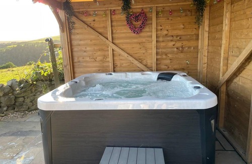 Pecket Well RV Rental | Inviting 4 Berth Caravan in Hebden Bridge