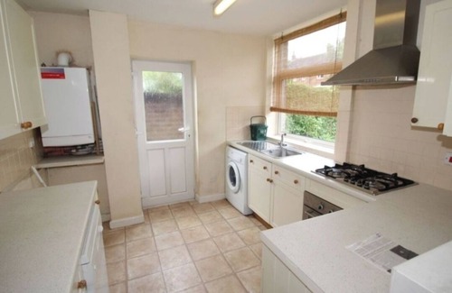 Offerton House | Inviting 5-Bed House in Stockport bramhall