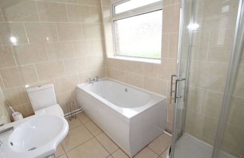 Offerton House | Inviting 5-Bed House in Stockport bramhall