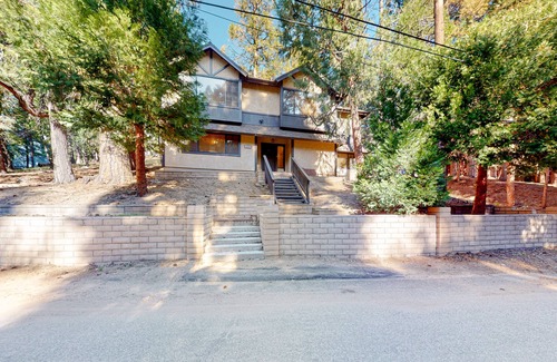 Cedar Glen House | Inviting alpine escape with fireplace, game room, deck, firepit & washer/dryer