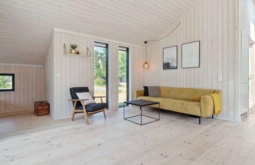 Hasle House | Inviting and bright summer house on Bornholm