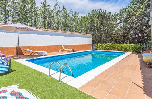Guillena House | Inviting and comfortable cottage with all amenities for a successful vacation.