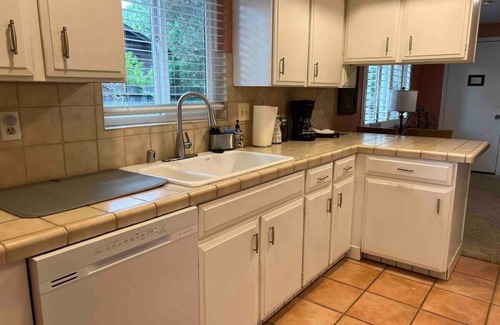 Reno House | Inviting and relaxing 3 bed 2 bath home in a lovely quiet neighborhood.