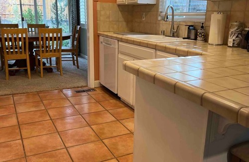 Reno House | Inviting and relaxing 3 bed 2 bath home in a lovely quiet neighborhood.