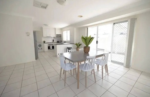 East Wagga Wagga Apartment | Inviting apartment nestled in Wagga CBDs eastern side!