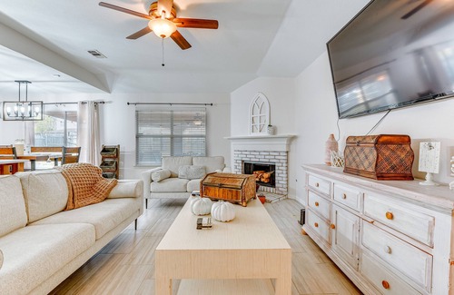 Southeast Arlington House | Inviting Arlington Home w/ Furnished Patio