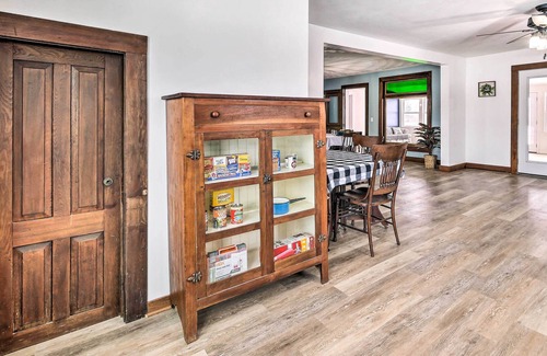 Ashland House | Inviting Ashland Farmhouse: 7 Mi to Downtown!