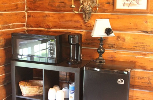 Martinsville Cabin | Inviting Cabin in Albany, MO. Enjoy the nature, fishing and breathtaking views.