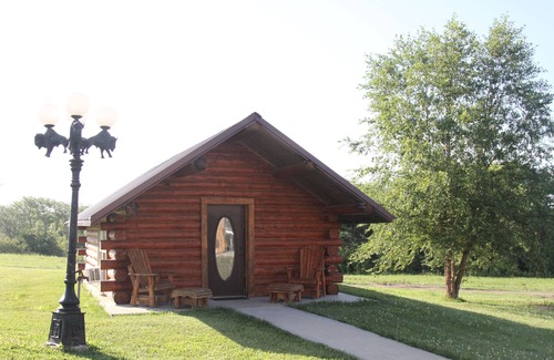 Martinsville Cabin | Inviting Cabin in Albany, MO. Enjoy the nature, fishing and breathtaking views.