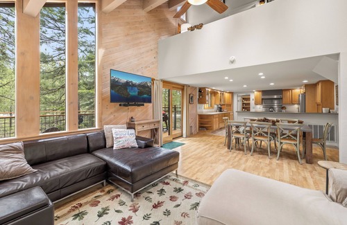 Truckee Cabin | Inviting Cabin w/A/C at Northstar | Spacious Kitchen | Close to Golf and Mtn Biking | Sleeps 6